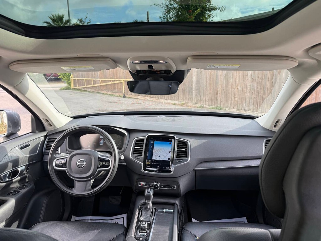 Volvo XC90 Vehicle Full-screen Gallery Image 20