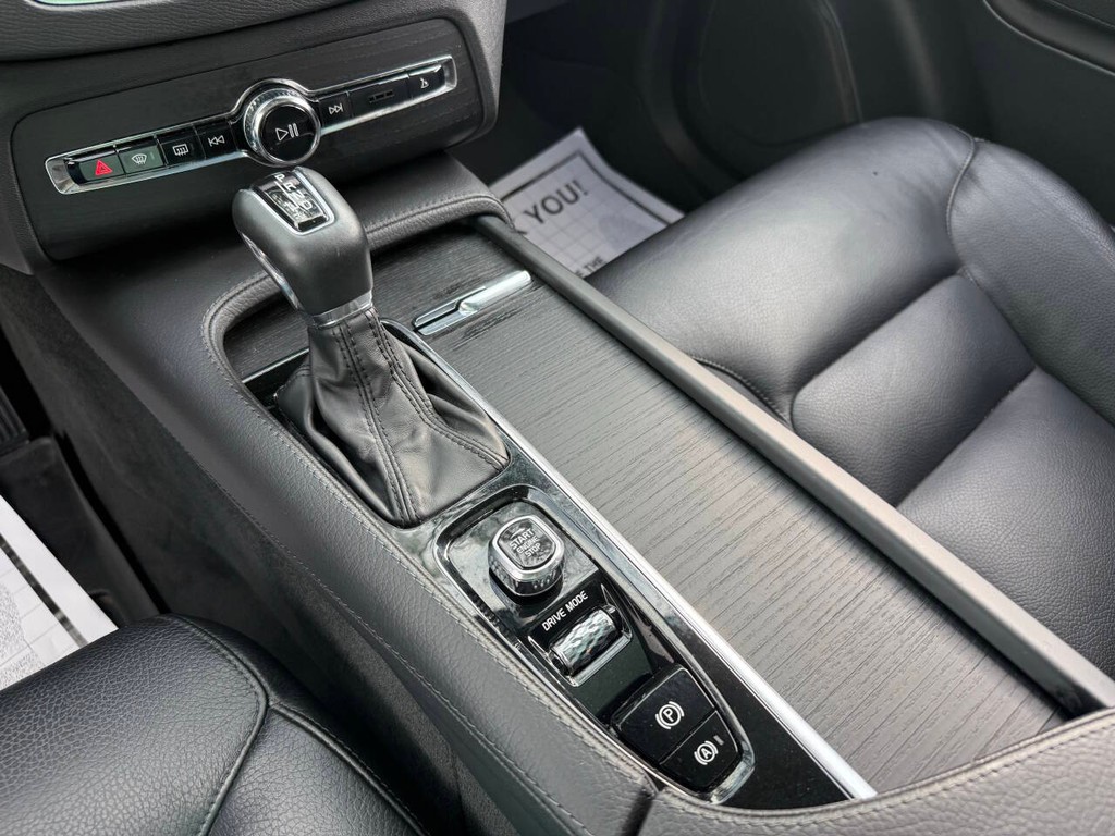 Volvo XC90 Vehicle Full-screen Gallery Image 23