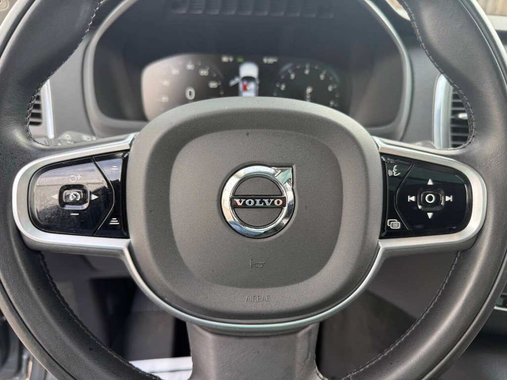 Volvo XC90 Vehicle Full-screen Gallery Image 25