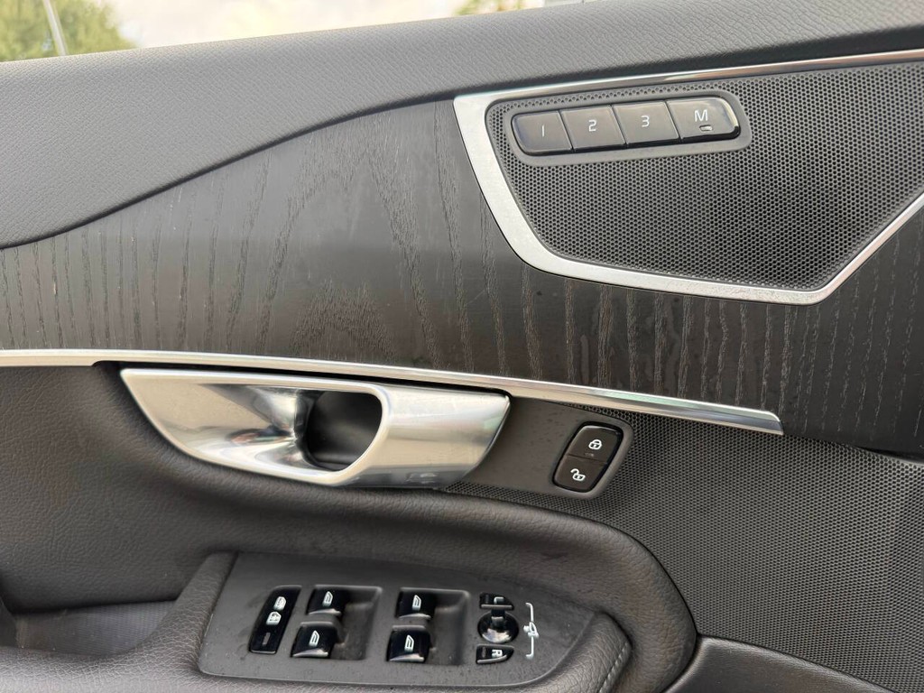 Volvo XC90 Vehicle Full-screen Gallery Image 26