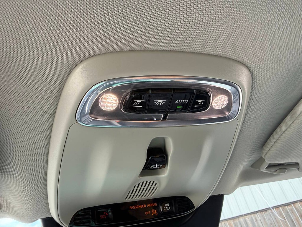 Volvo XC90 Vehicle Full-screen Gallery Image 27