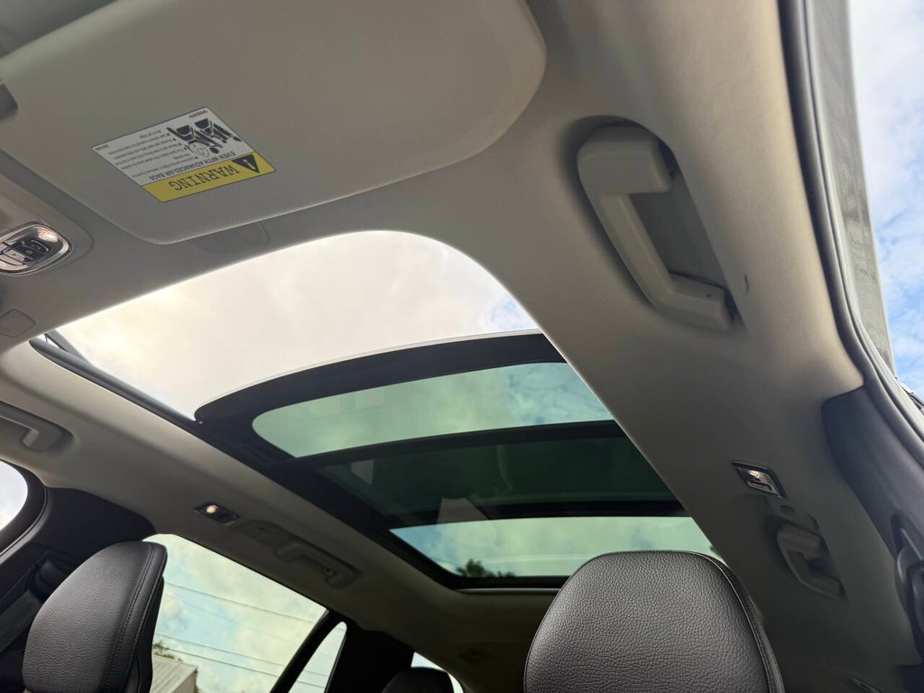 Volvo XC90 Vehicle Full-screen Gallery Image 28
