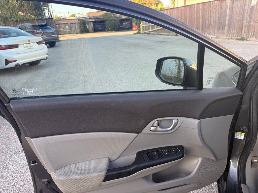Honda Civic Sedan Vehicle Full-screen Gallery Image 09