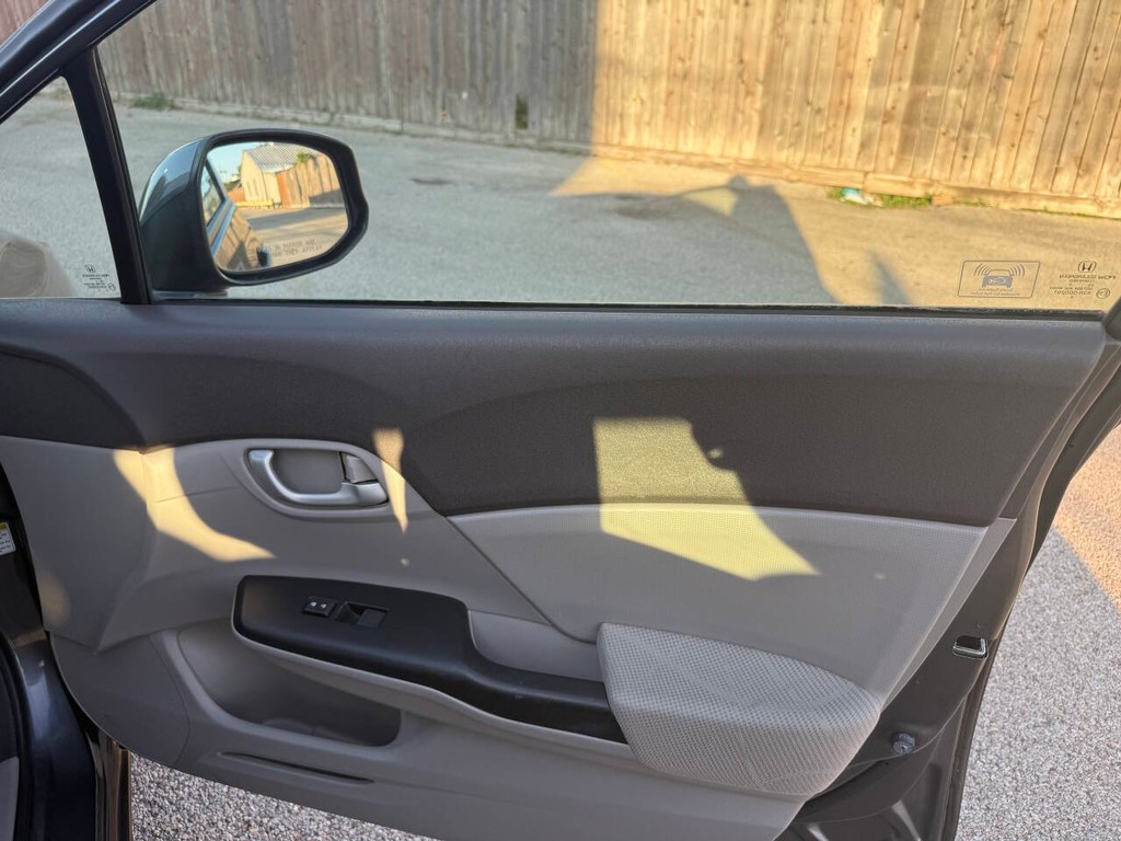 Honda Civic Sedan Vehicle Full-screen Gallery Image 12