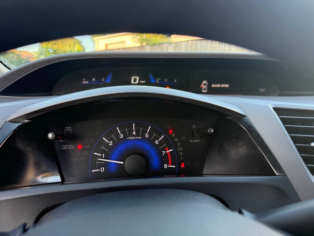 Honda Civic Sedan Vehicle Full-screen Gallery Image 21