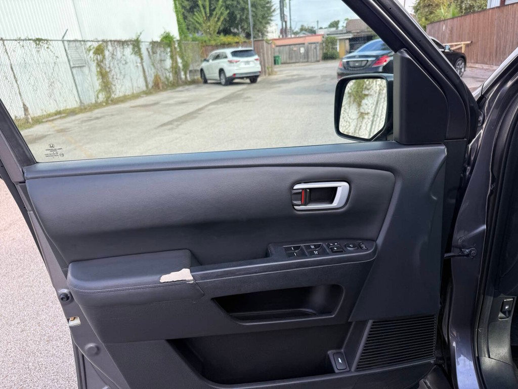 Honda Pilot Vehicle Full-screen Gallery Image 10