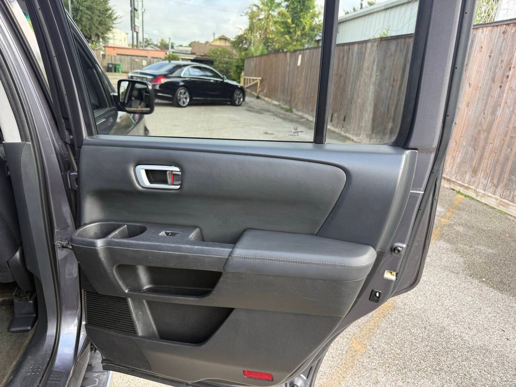 Honda Pilot Vehicle Full-screen Gallery Image 17