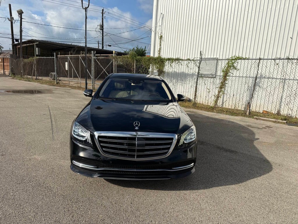 Mercedes-Benz S-Class Vehicle Full-screen Gallery Image 02