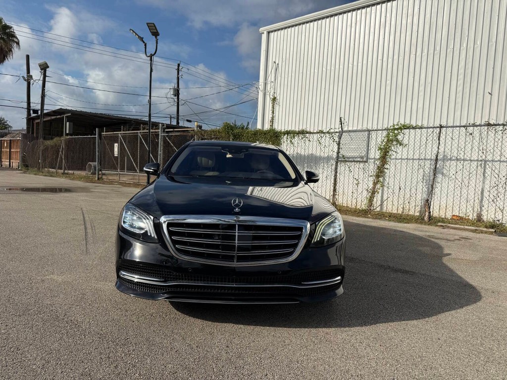 Mercedes-Benz S-Class Vehicle Full-screen Gallery Image 03