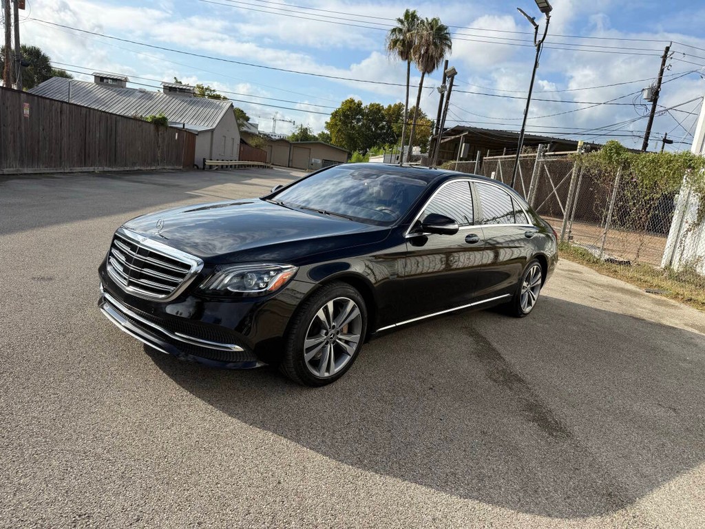 Mercedes-Benz S-Class Vehicle Full-screen Gallery Image 04