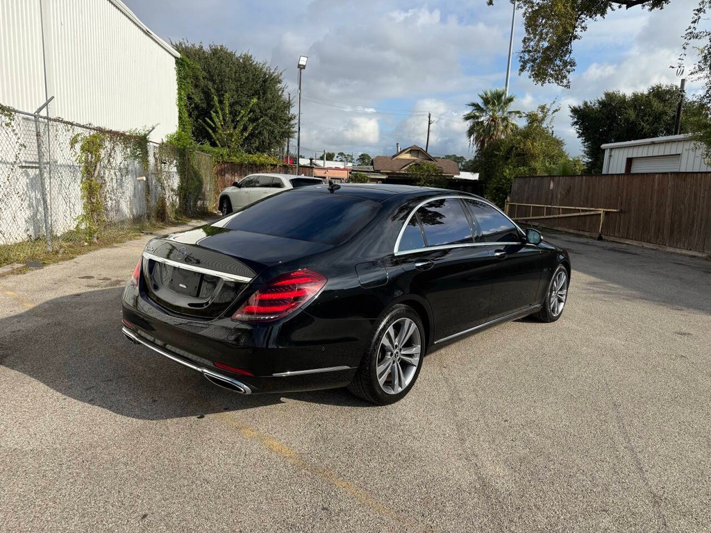 Mercedes-Benz S-Class Vehicle Full-screen Gallery Image 08