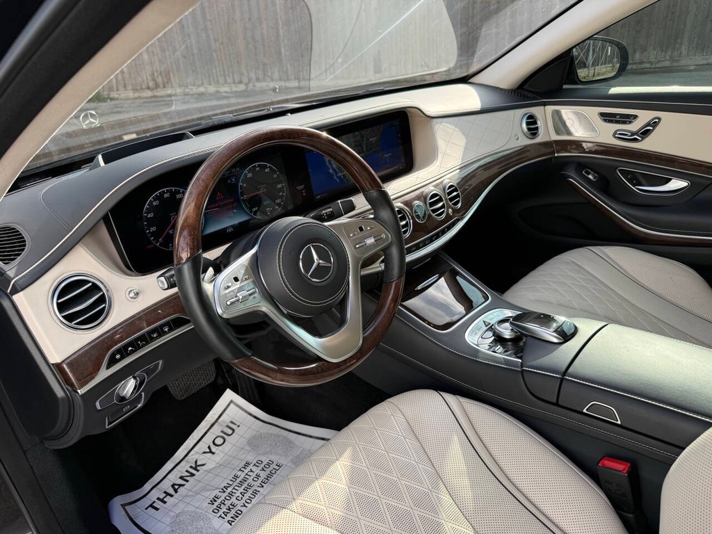 Mercedes-Benz S-Class Vehicle Full-screen Gallery Image 09