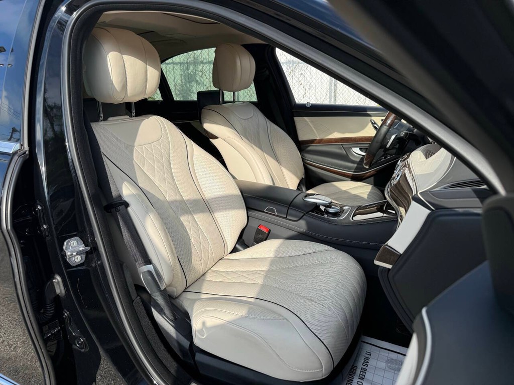 Mercedes-Benz S-Class Vehicle Full-screen Gallery Image 13