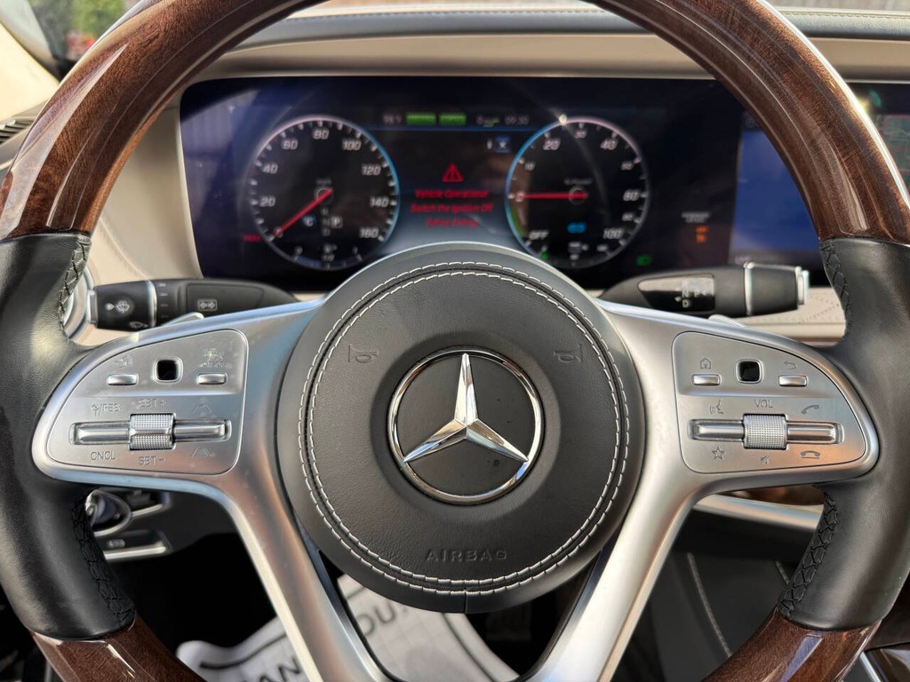 Mercedes-Benz S-Class Vehicle Full-screen Gallery Image 26