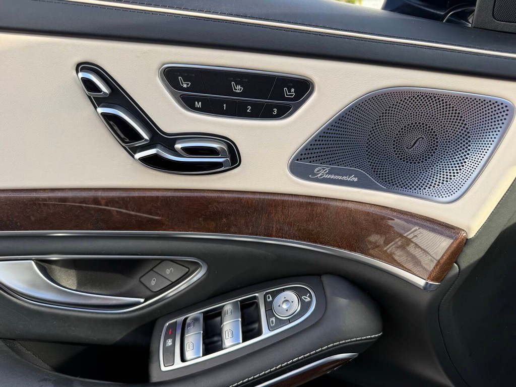 Mercedes-Benz S-Class Vehicle Full-screen Gallery Image 27