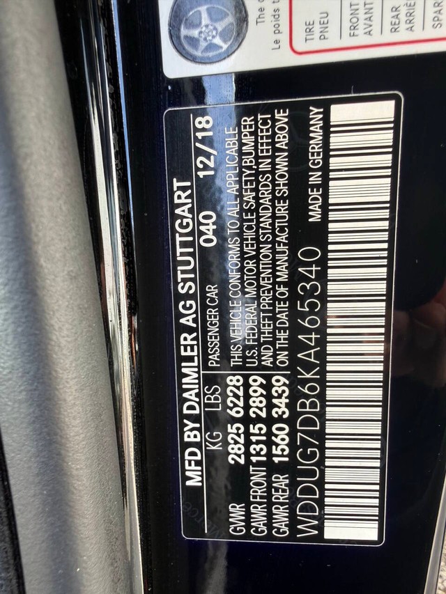 Mercedes-Benz S-Class Vehicle Full-screen Gallery Image 30