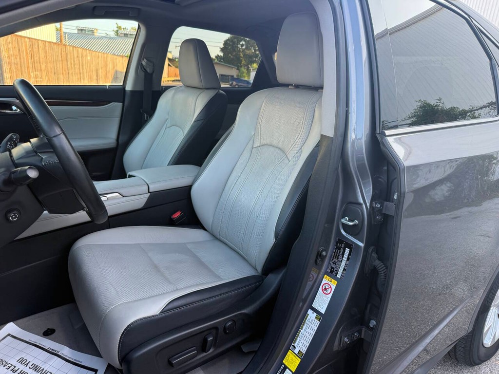 Lexus RX 350 Vehicle Full-screen Gallery Image 09