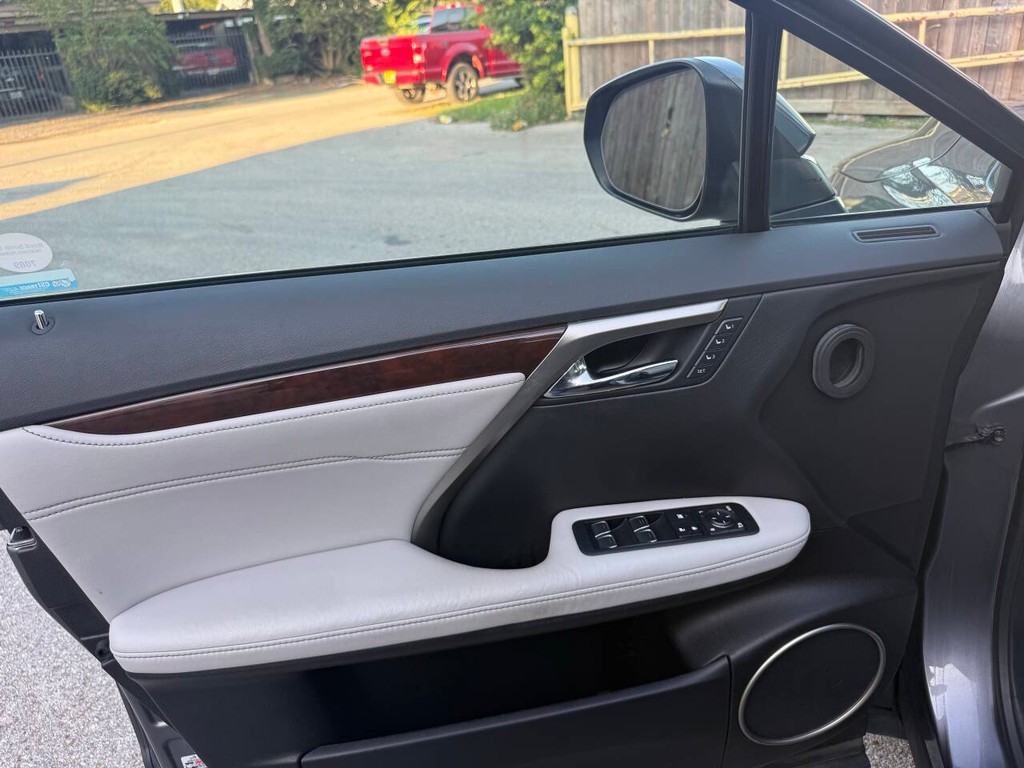 Lexus RX 350 Vehicle Full-screen Gallery Image 10