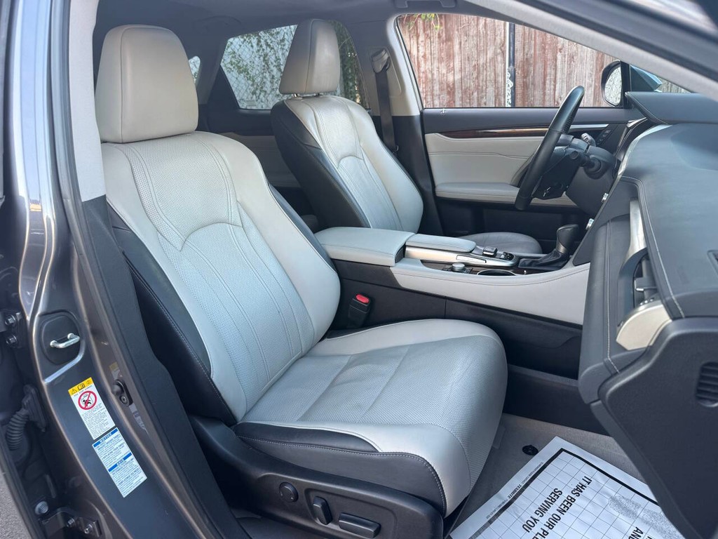 Lexus RX 350 Vehicle Full-screen Gallery Image 12