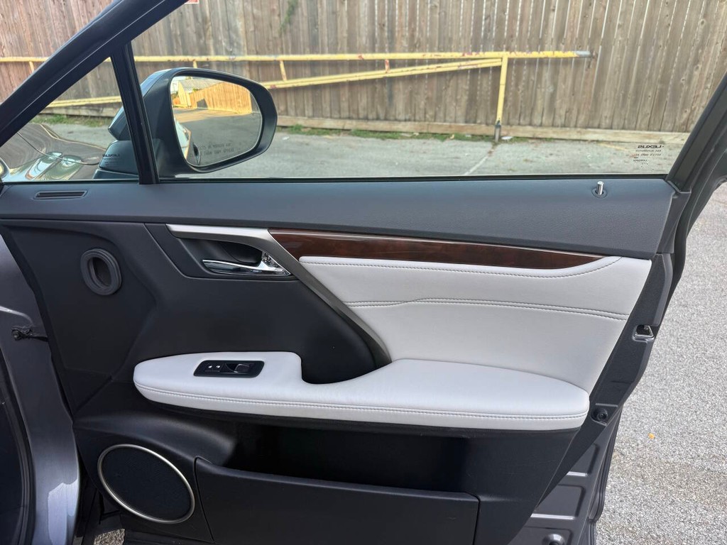 Lexus RX 350 Vehicle Full-screen Gallery Image 13
