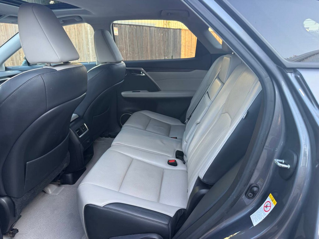 Lexus RX 350 Vehicle Full-screen Gallery Image 14
