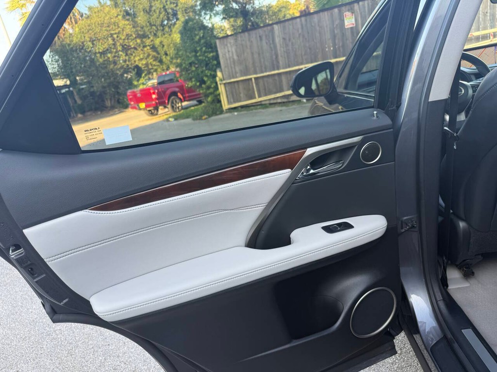 Lexus RX 350 Vehicle Full-screen Gallery Image 15