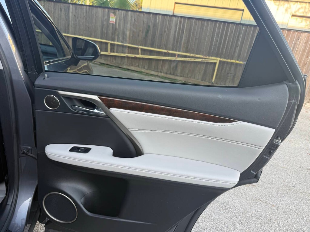 Lexus RX 350 Vehicle Full-screen Gallery Image 17