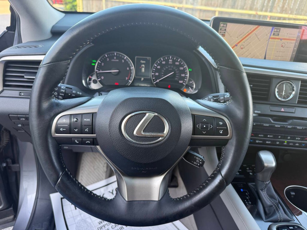 Lexus RX 350 Vehicle Full-screen Gallery Image 23