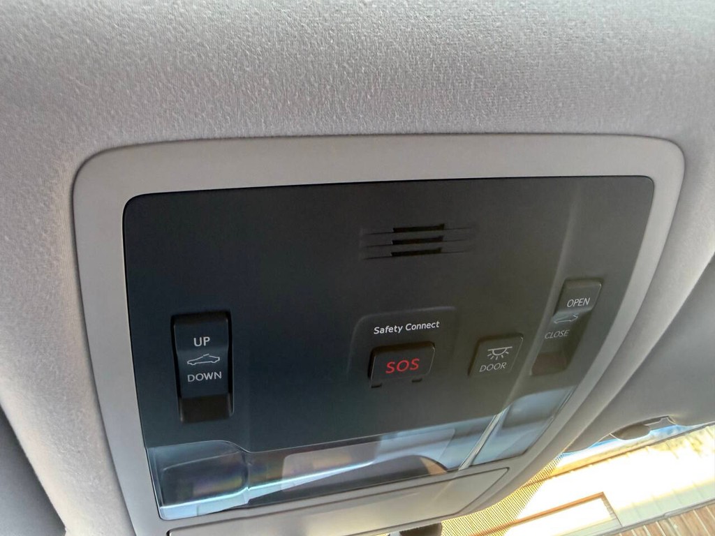 Lexus RX 350 Vehicle Full-screen Gallery Image 27