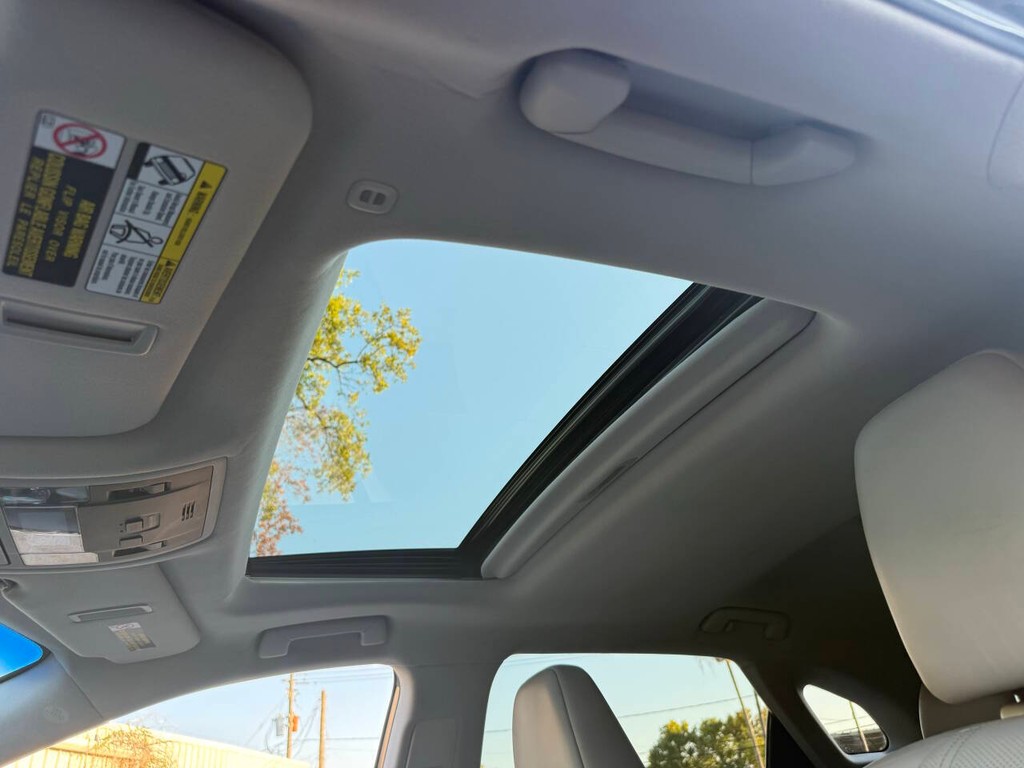 Lexus RX 350 Vehicle Full-screen Gallery Image 28