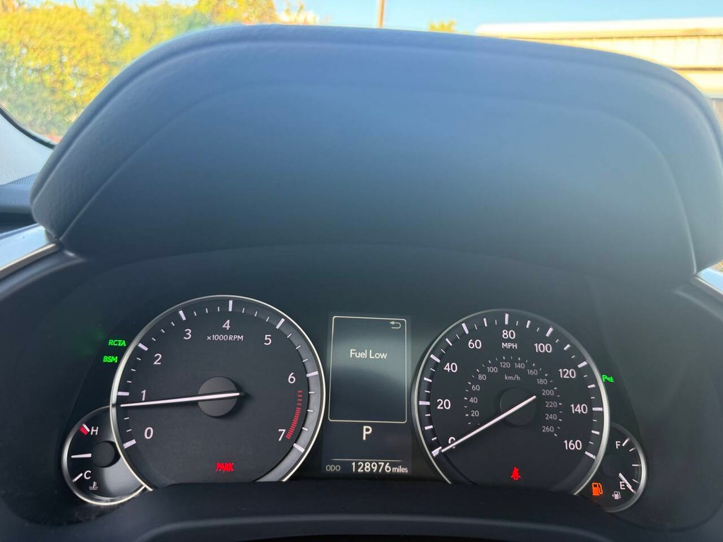 Lexus RX 350 Vehicle Full-screen Gallery Image 29