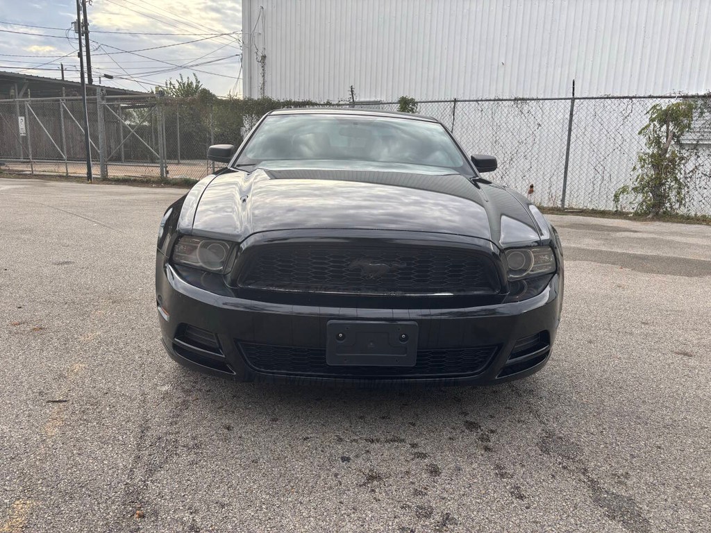 Ford Mustang Vehicle Full-screen Gallery Image 02