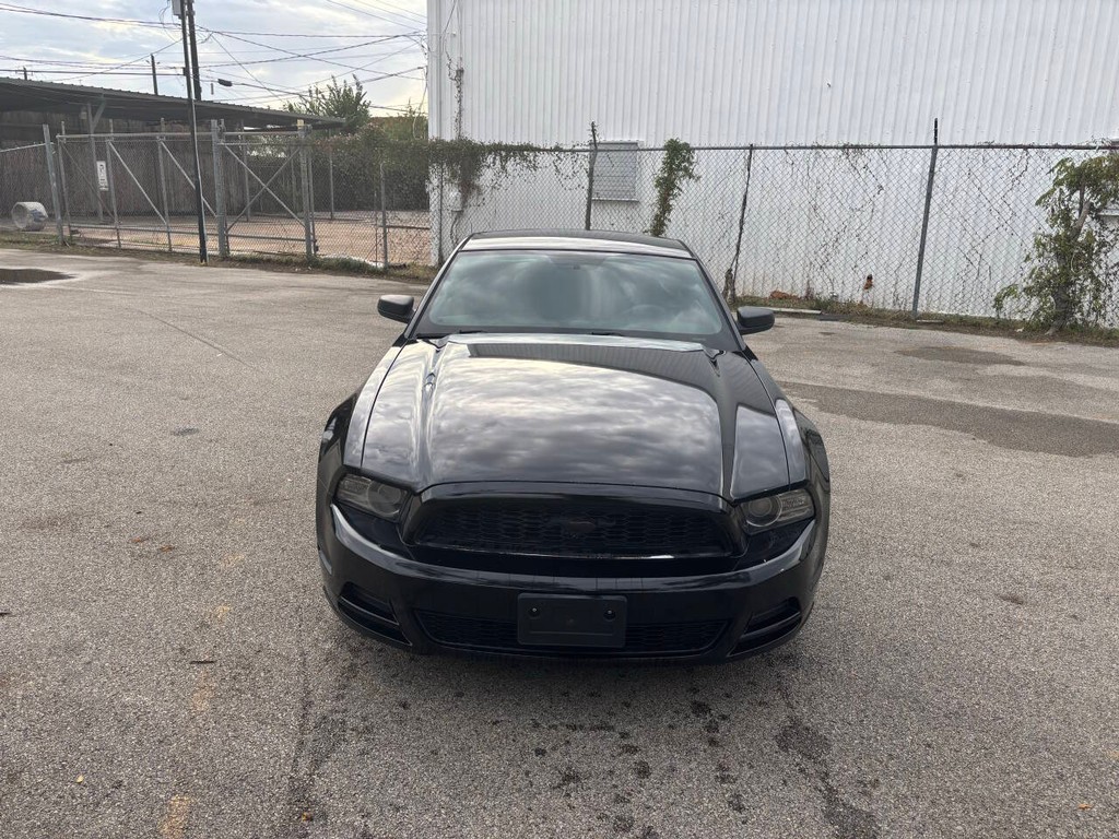 Ford Mustang Vehicle Full-screen Gallery Image 03