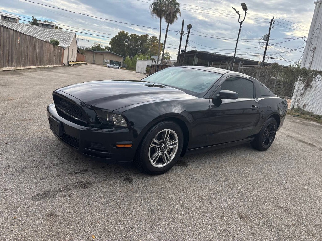 Ford Mustang Vehicle Full-screen Gallery Image 04