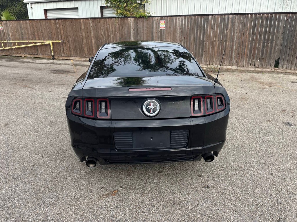 Ford Mustang Vehicle Full-screen Gallery Image 06