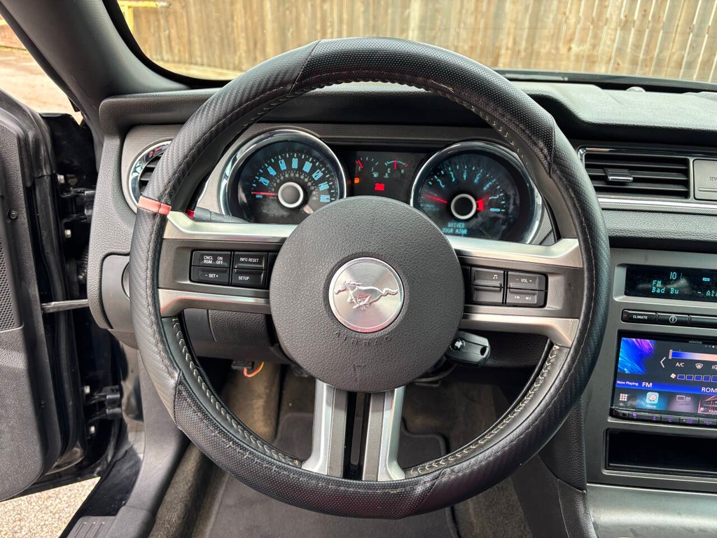 Ford Mustang Vehicle Full-screen Gallery Image 19