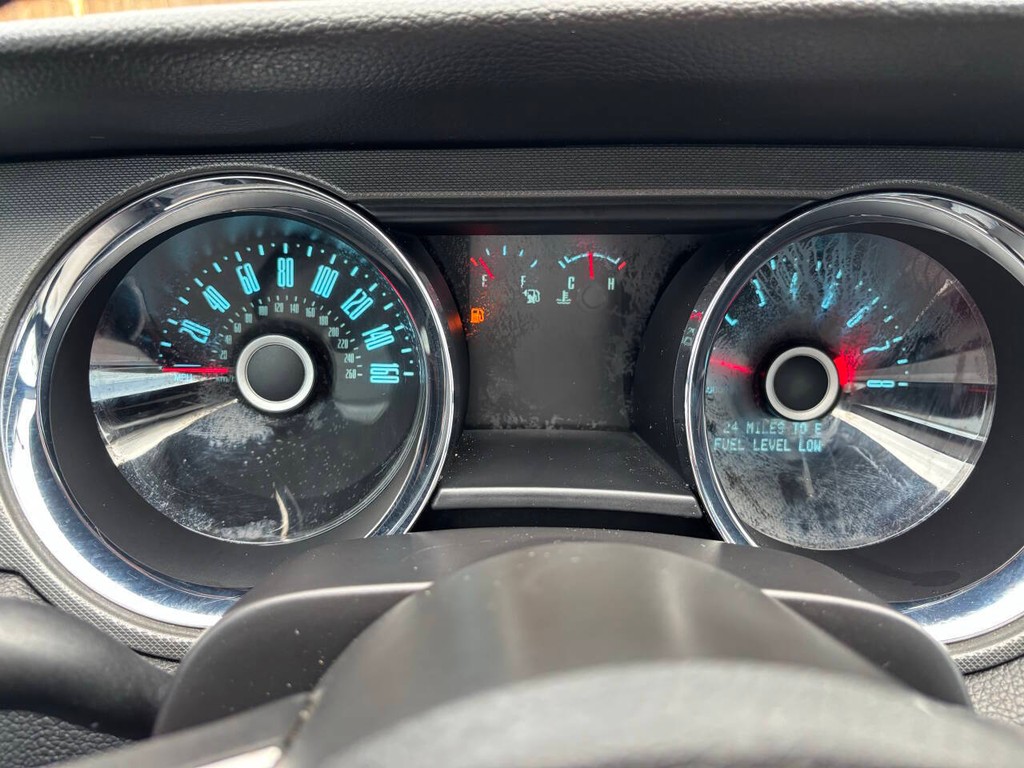 Ford Mustang Vehicle Full-screen Gallery Image 21