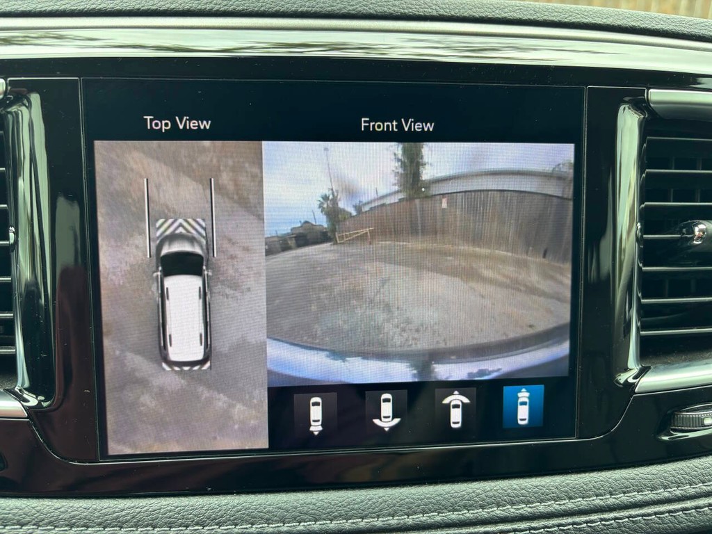 Chrysler Pacifica Vehicle Full-screen Gallery Image 25