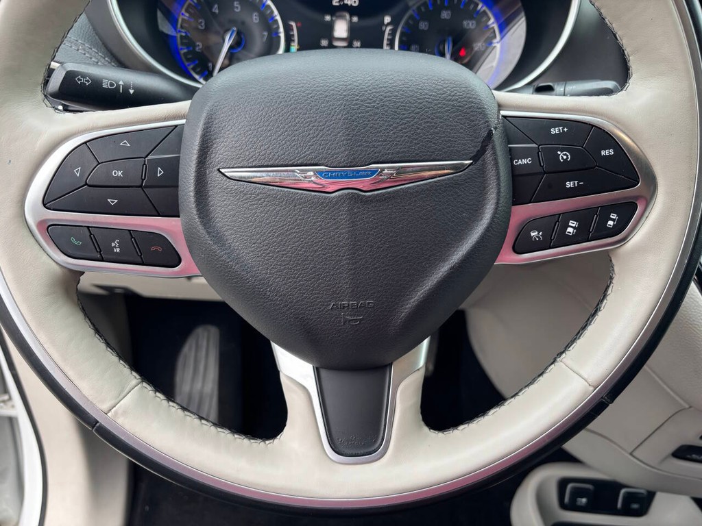 Chrysler Pacifica Vehicle Full-screen Gallery Image 27