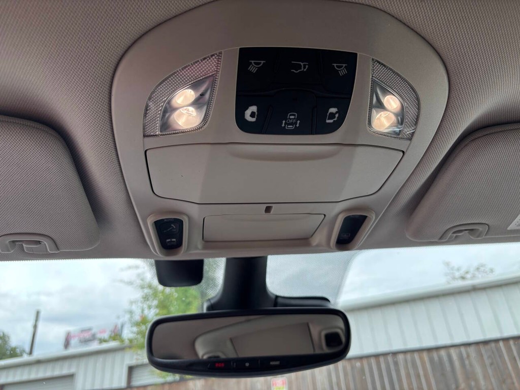 Chrysler Pacifica Vehicle Full-screen Gallery Image 31
