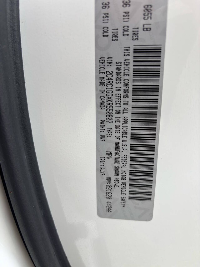 Chrysler Pacifica Vehicle Full-screen Gallery Image 34