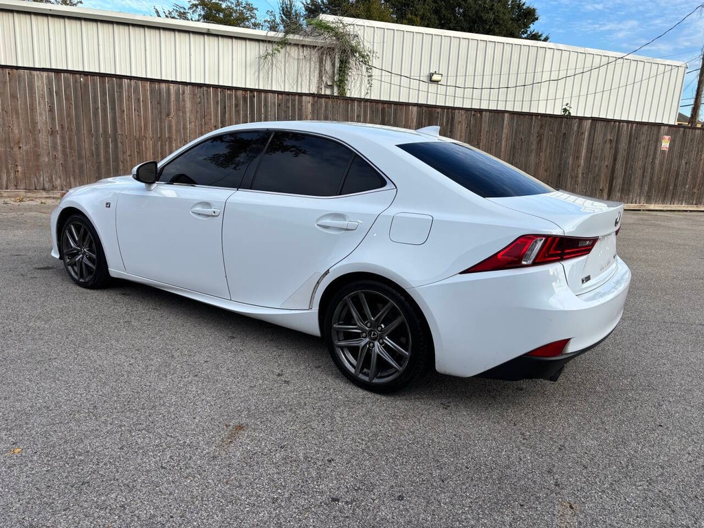Lexus IS 200t Vehicle Full-screen Gallery Image 05