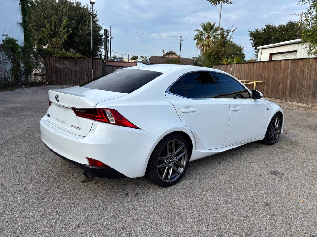 Lexus IS 200t Vehicle Full-screen Gallery Image 07