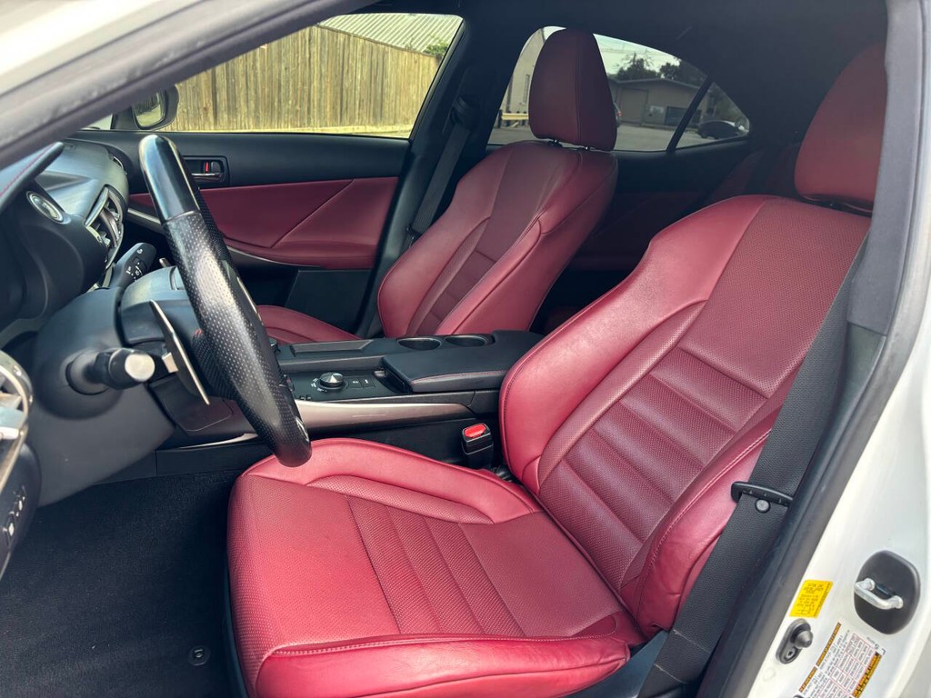 Lexus IS 200t Vehicle Full-screen Gallery Image 09