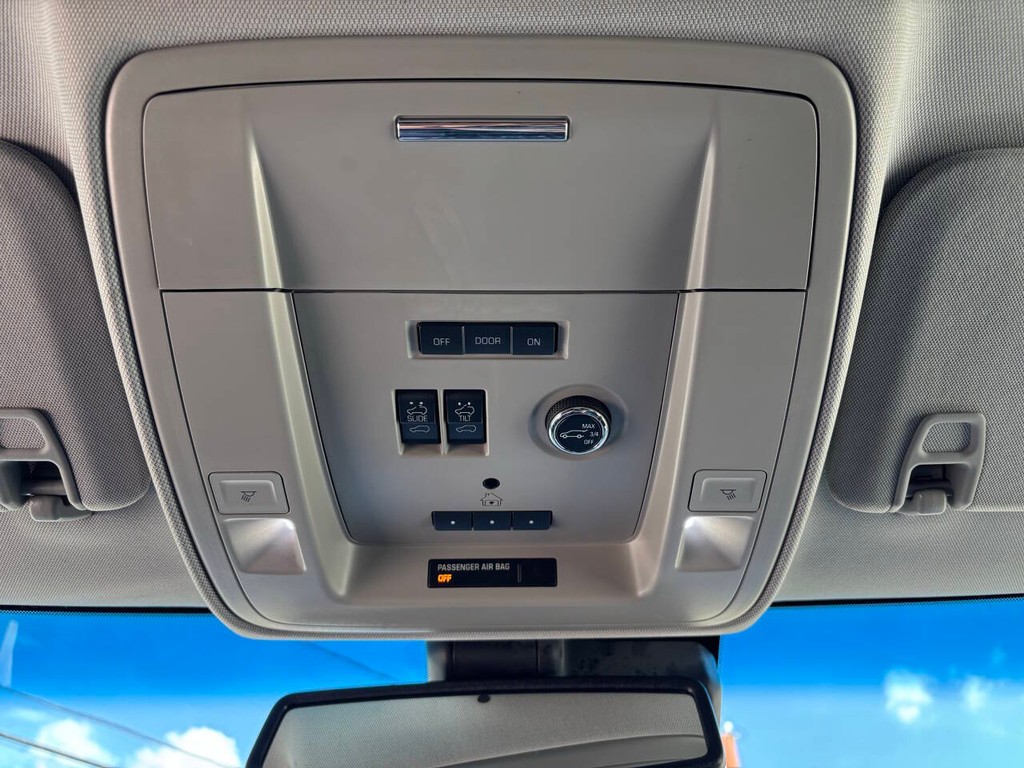 Chevrolet Tahoe Vehicle Full-screen Gallery Image 29
