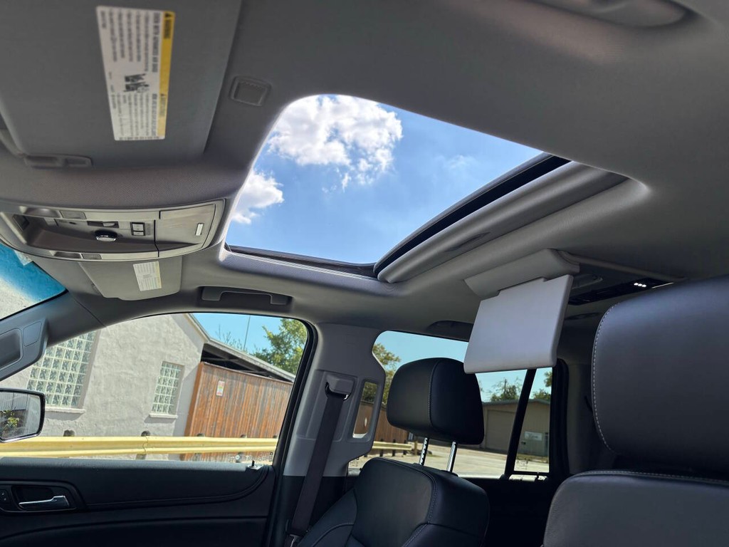 Chevrolet Tahoe Vehicle Full-screen Gallery Image 30