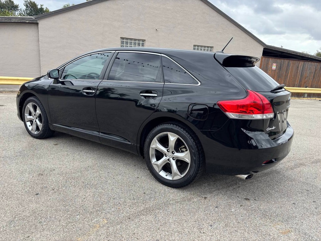 Toyota Venza Vehicle Full-screen Gallery Image 05