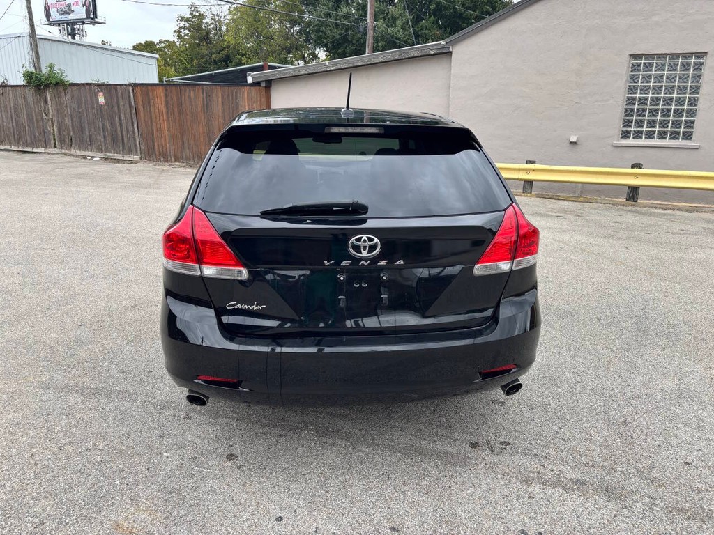 Toyota Venza Vehicle Full-screen Gallery Image 06