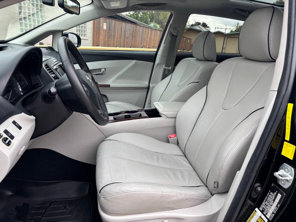 Toyota Venza Vehicle Full-screen Gallery Image 09