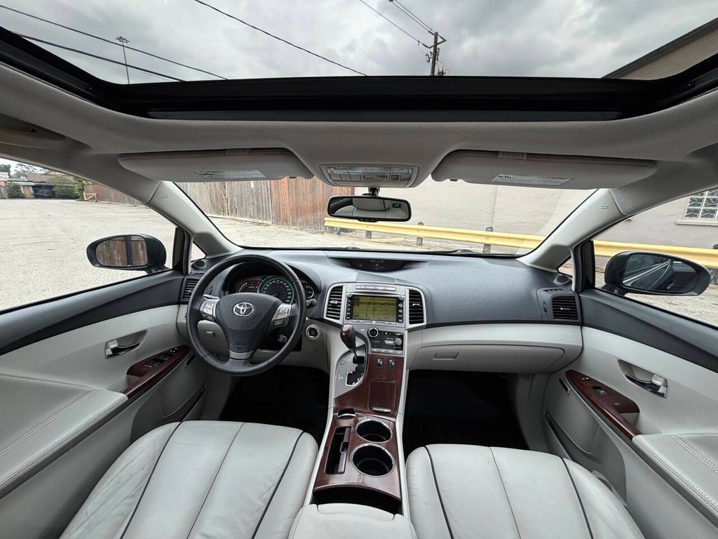 Toyota Venza Vehicle Full-screen Gallery Image 18
